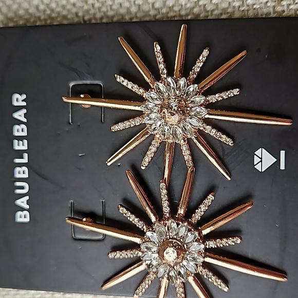 Babble Bar Necklace & Earrings - Picture 8 of 13